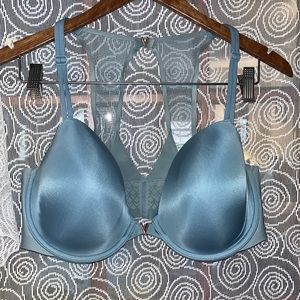 Victorias ‘s Secret lined demi front close underwire bra